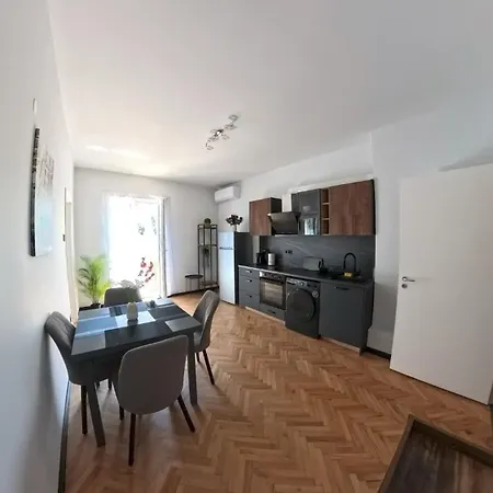 Modern Interior With Balcony In The Ideal Center Apartament Sofia