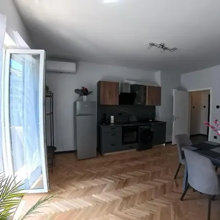 Apartament Modern Interior With Balcony In The Ideal Center *